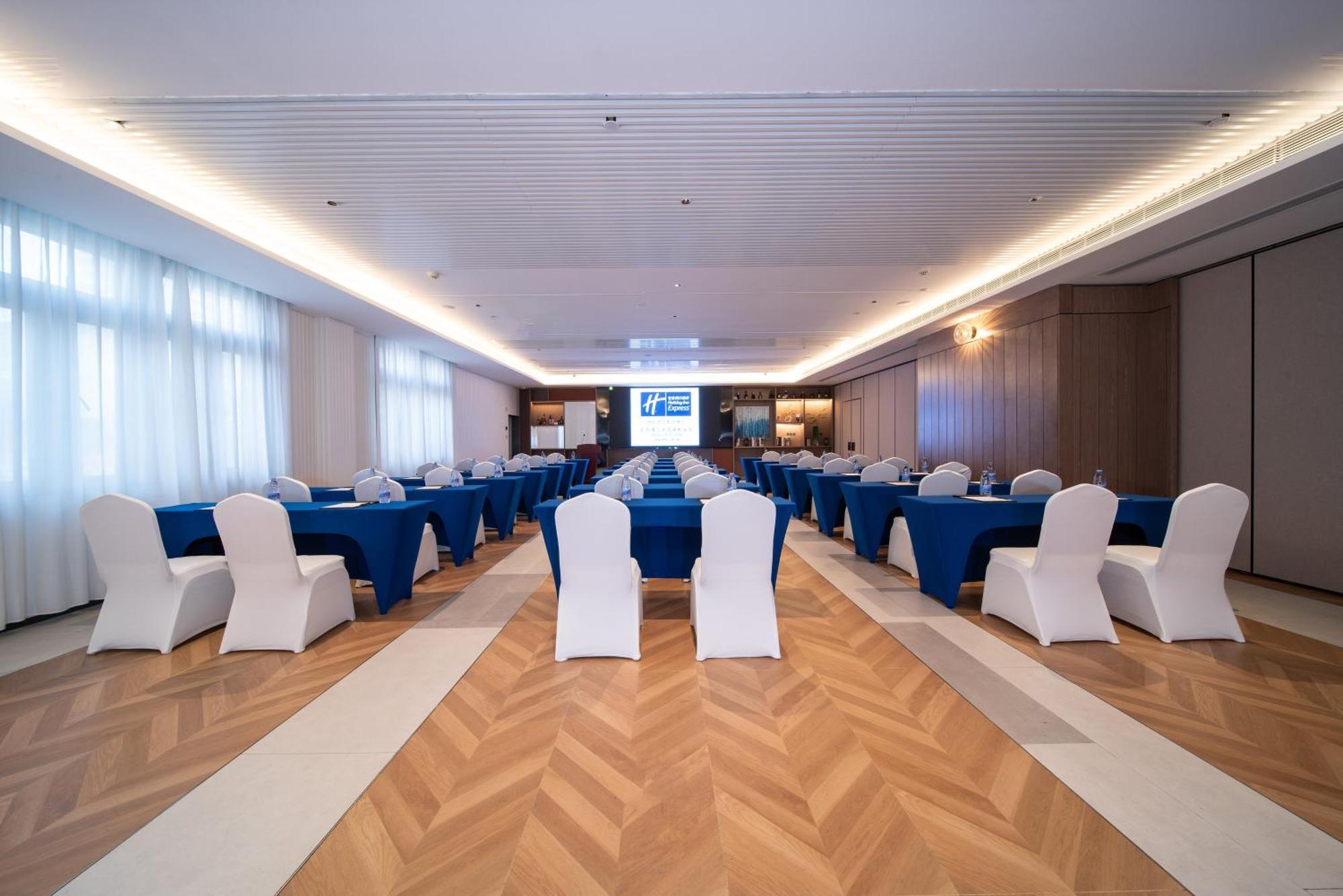 Holiday Inn Express Shanghai Pujiang Lianhang Road By Ihg Exterior foto